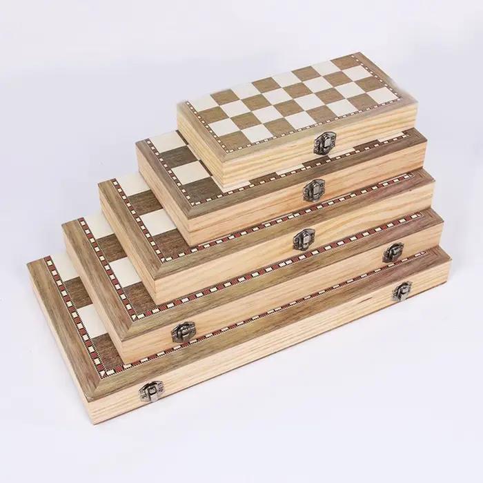 Grand jeu d'échecs en bois pliable et portable avec trois pièces d'échecs classiques pour adultes et