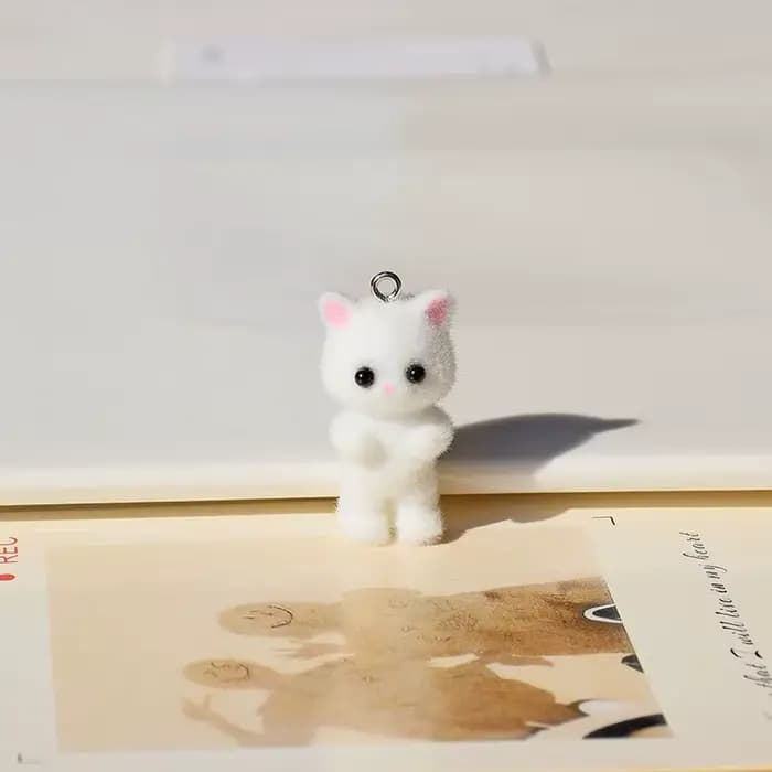 Pendentif en résine en forme de chats de dessin animé, animaux floqués, perles de poupées, bijoux à 