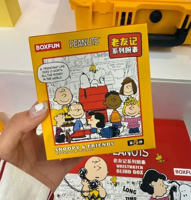 Nouveau Snoopy Wacth boîte aveugle Snoopy figurines souvenirs d'enfance amis série Wacth boîte mystè