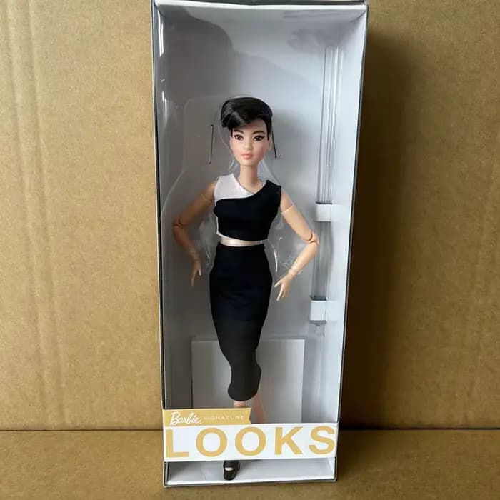 Barbie Fashion Collection poupée multi-articulation mobile cheveux bouclés Look cadeau pour les fill
