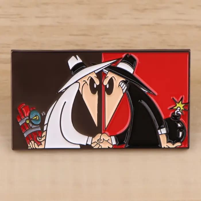 Jeu Spy-vs-Spy Badge sur sac à dos noir et blanc Spy émail broche broches épinglettes vêtements bijo