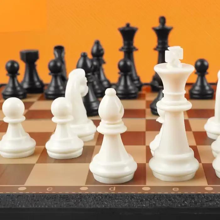 Plateau de jeu d'échecs blanc non magnétique pour stratégie familiale anniversaires Noël Halloween moments partagés