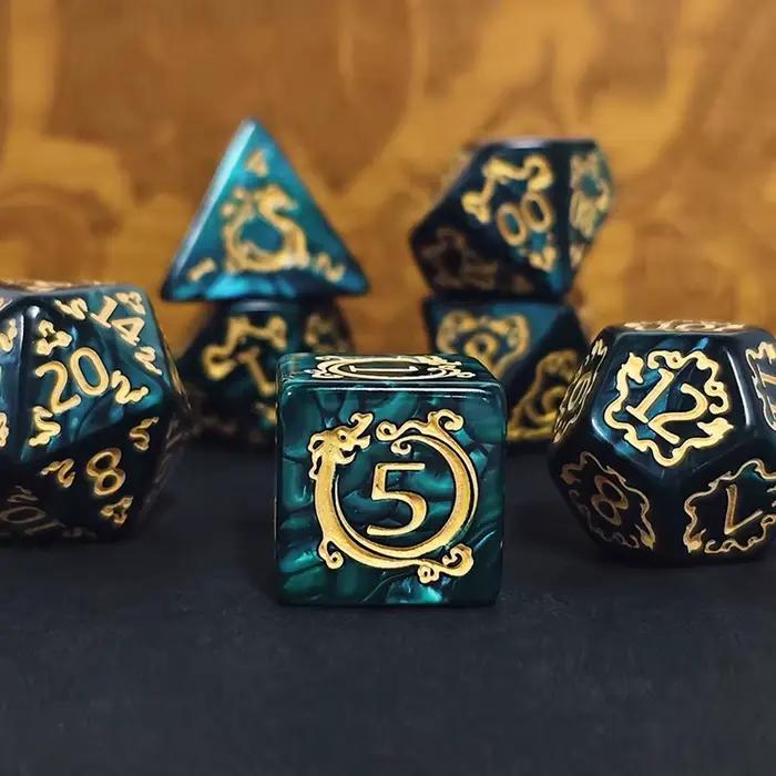 7 pièces DND dés 7 pièces/ensemble Dragon motif dés polyédriques jeu de rôle D & D TRPG jeu de société dés comme cadeau accessoires de divertissement