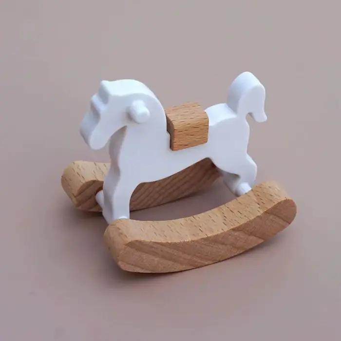 Modèle de cheval en bois 1/12