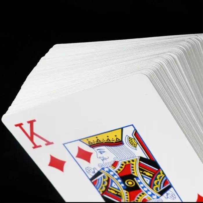 Jeu de cartes à jouer en avance