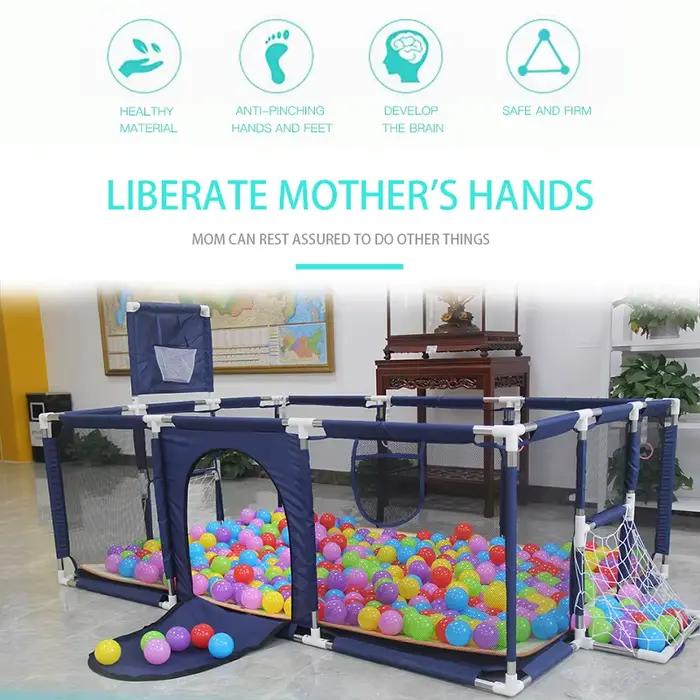 Parcs pour bébé avec anneaux de traction
