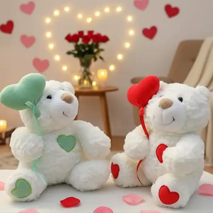 Ours en peluche en forme de cœur pour la Saint-Valentin
