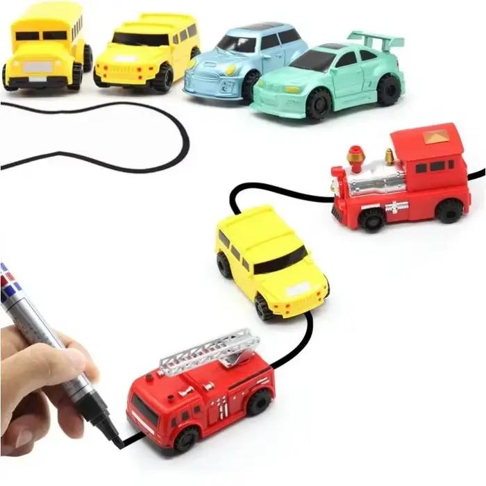 Un jouet interactif pour enfants avec un véhicule électrique créatif à capteur et un modèle de course d'animaux de compagnie