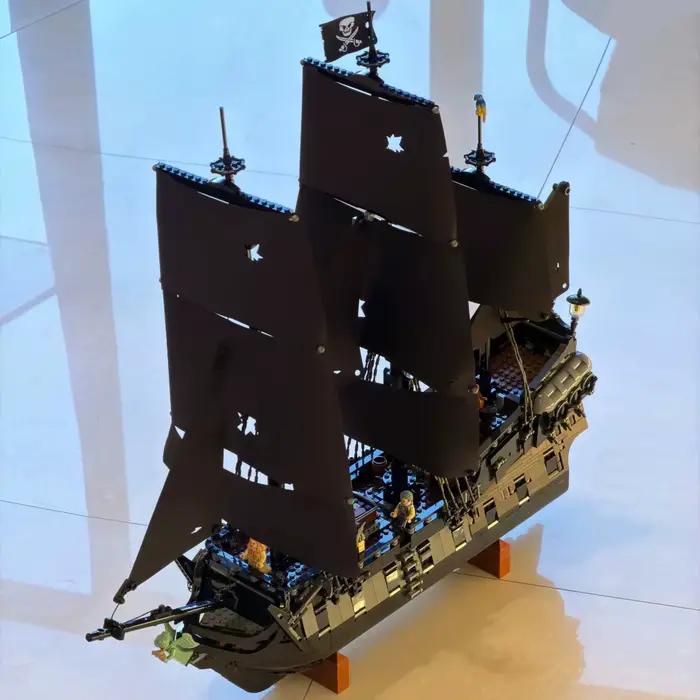 Bateau de guerre Pirates des Caraïbes La Perle Noire 2862 pièces bateau à voile blocs de construction cadeau mariage fiançailles baptême Saint Patrick grand événement retour à l'école Noël Jour de l'An Poisson d'Avril