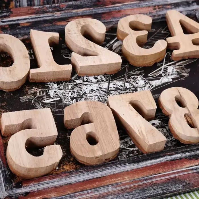 Lettres de l'Alphabet et Chiffres en Bois Naturel Vintage
