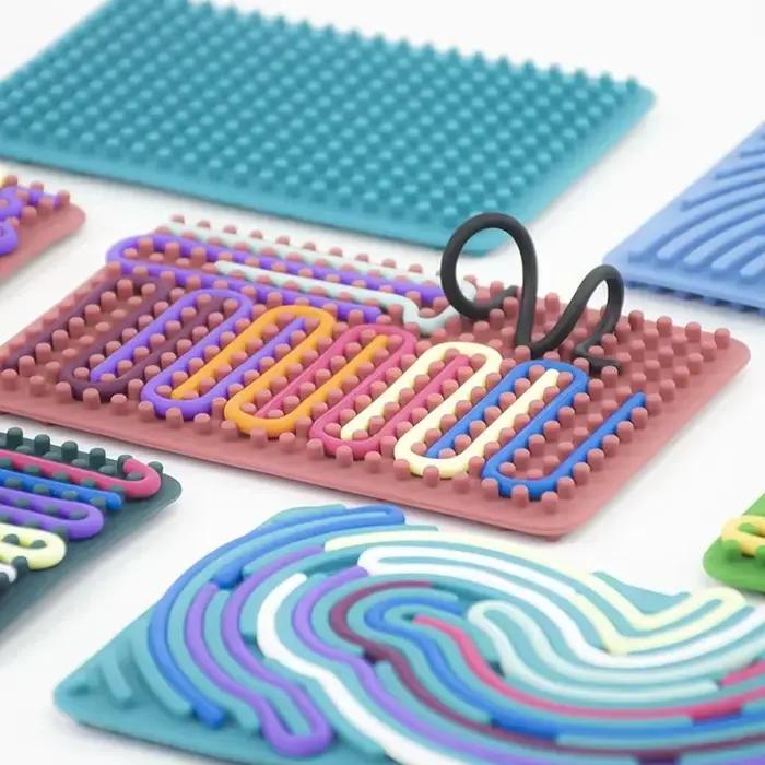 Planche d'activités sensorielles pour enfants