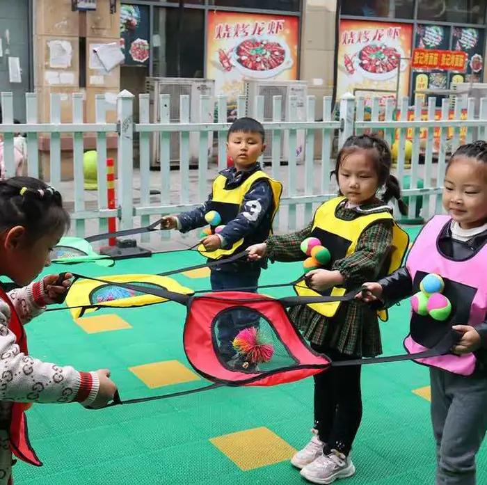 Jeux de sport et de divertissement en plein air pour enfants