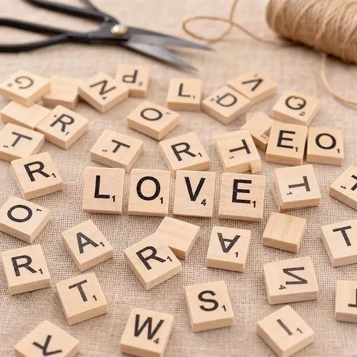 100 lettres de l'alphabet en bois