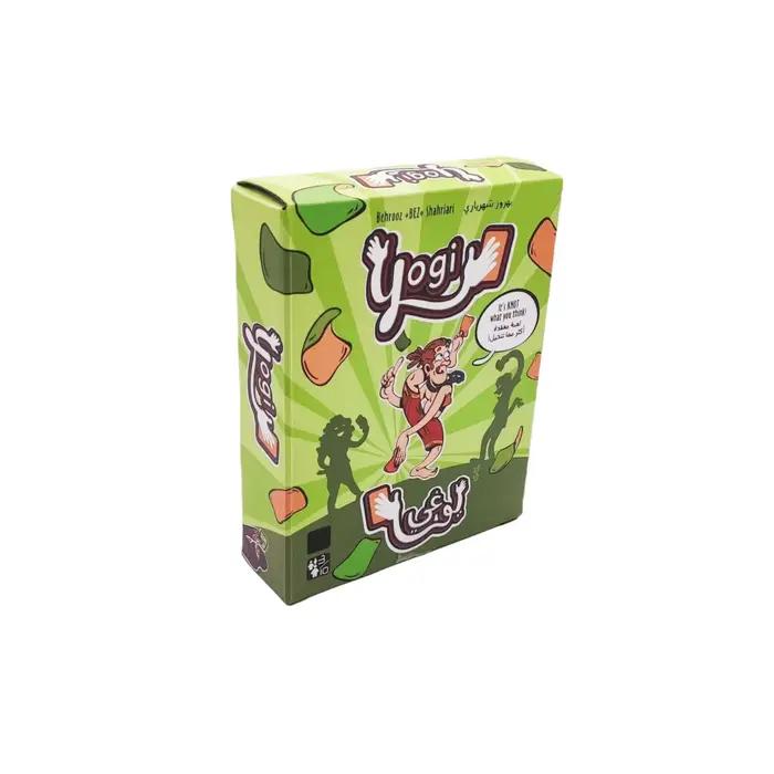 Yoga, contorsions folles du haut du corps. Jeux de cartes