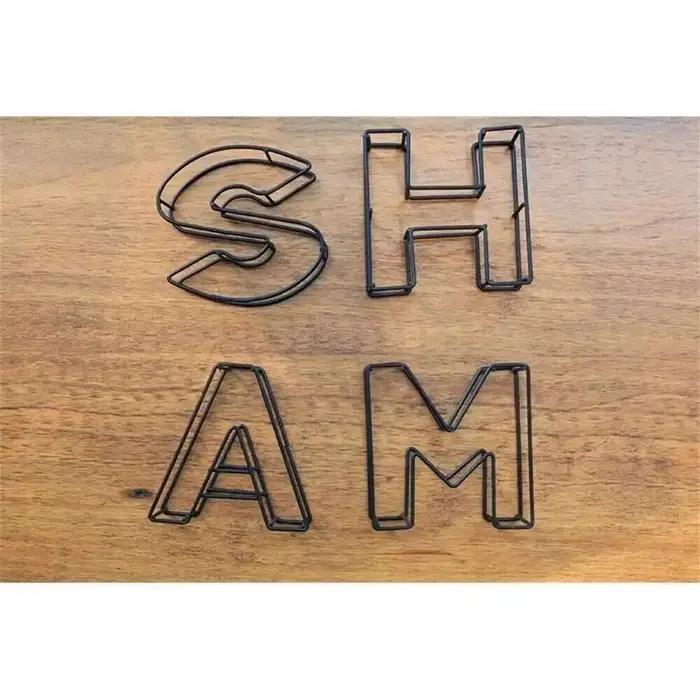 Lettre artisanale en fer noir mat