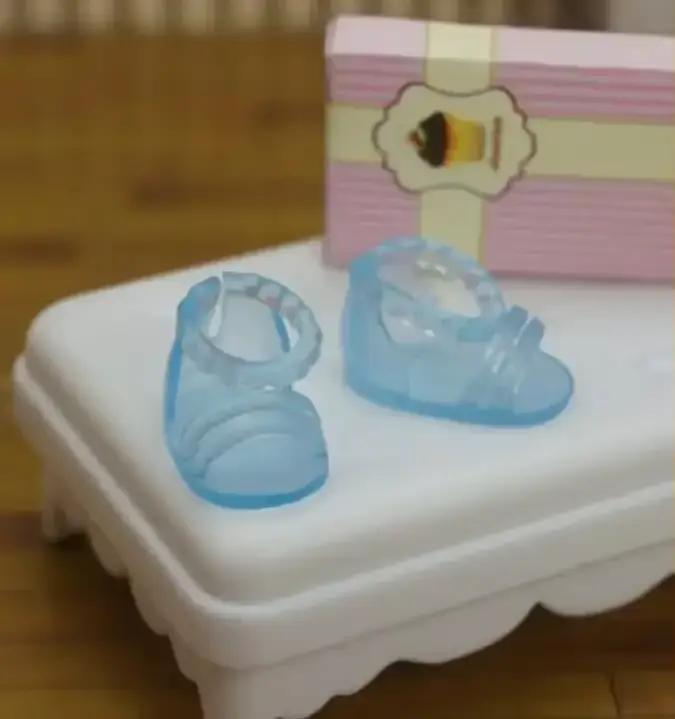 Chaussures mignonnes et accessoires pour poupée