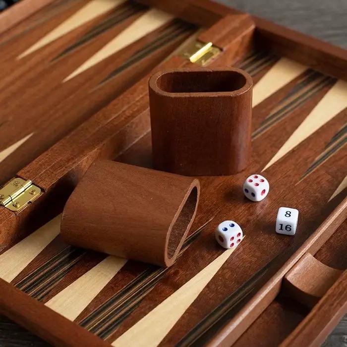 Jeu de backgammon en bois massif - Jeu de société éducatif pour le divertissement et les loisirs en famille
