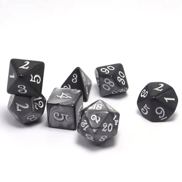 Dés polyédriques pour jeu de société, classique, noir et gris