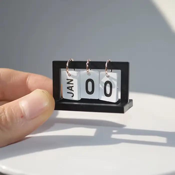 Calendrier Miniature pour maison de poupée 1:12