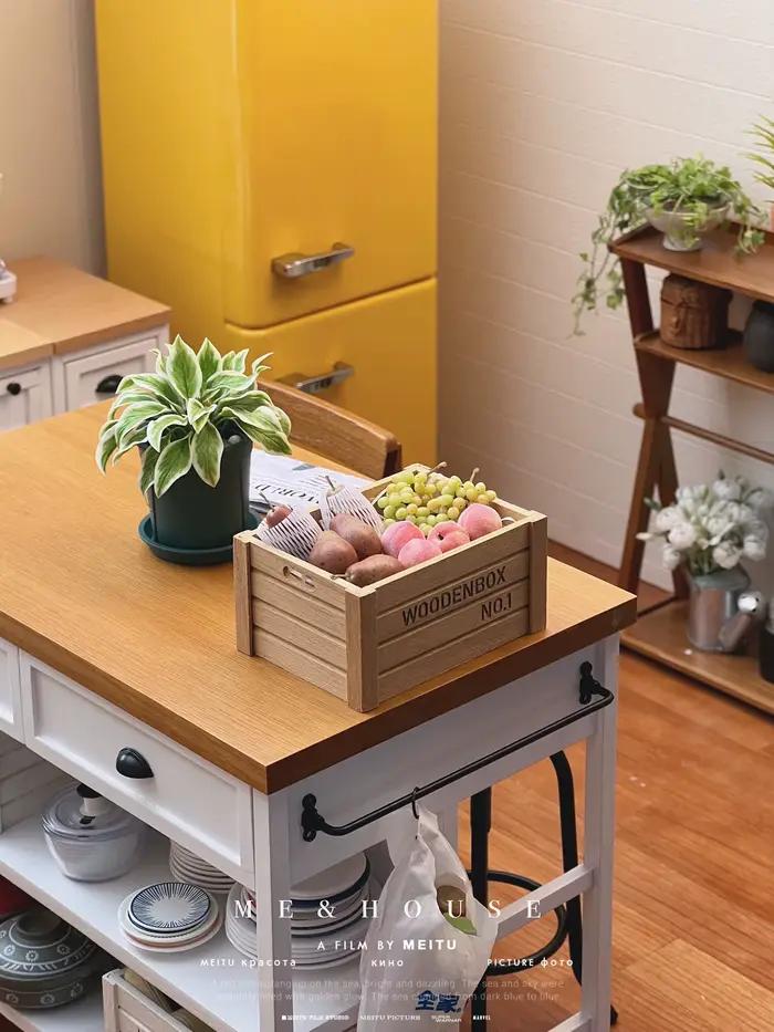 Boîte de rangement en bois pour maison de poupée