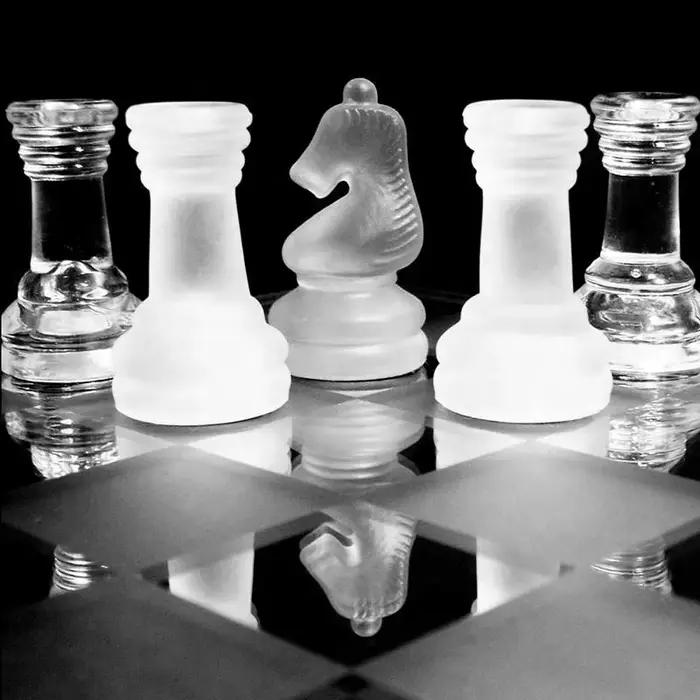 Jeu d'échecs et de dames en verre
