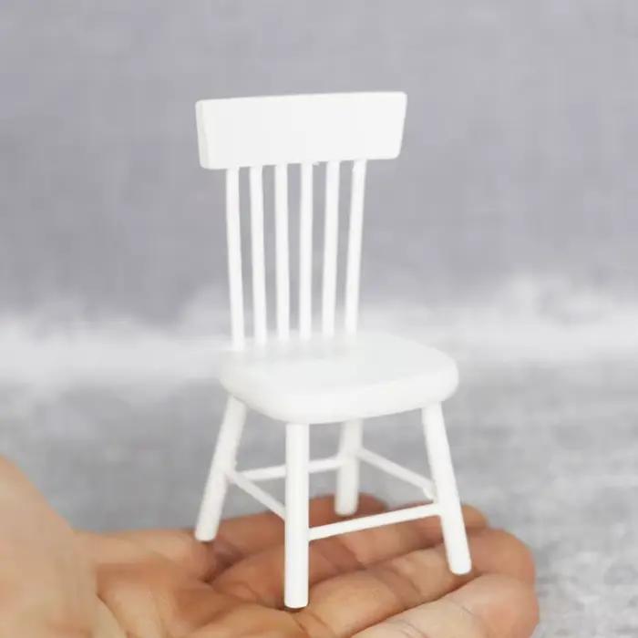 Meubles miniatures pour maison poupée