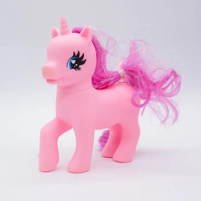 Figurines d'action colorées