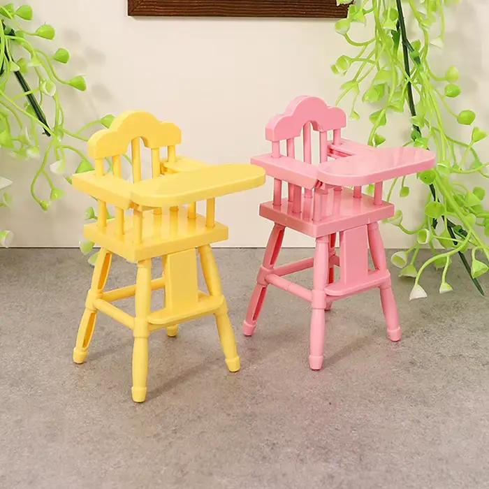 Ensemble de jeu de poupée avec table