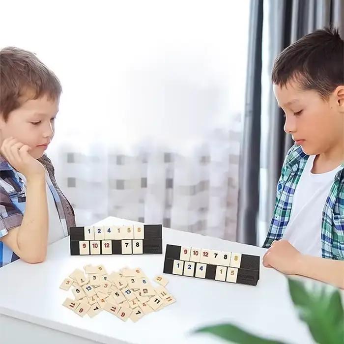Jeu de Rummy Cube avec 4 supports, ensemble de jeu de Rummy Cube avec étui portable, jeux de société classiques pour toute la famille, jeux de puzzle éducatifs pour adolescents