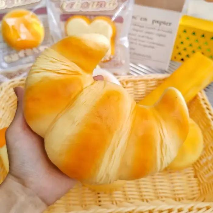 Jouet Squishy Croissant Réaliste, Jouet Créatif de Simulation Alimentaire à Presser, Jouet Anti-Stress Doux et Collant pour le Loisir et la Relaxation