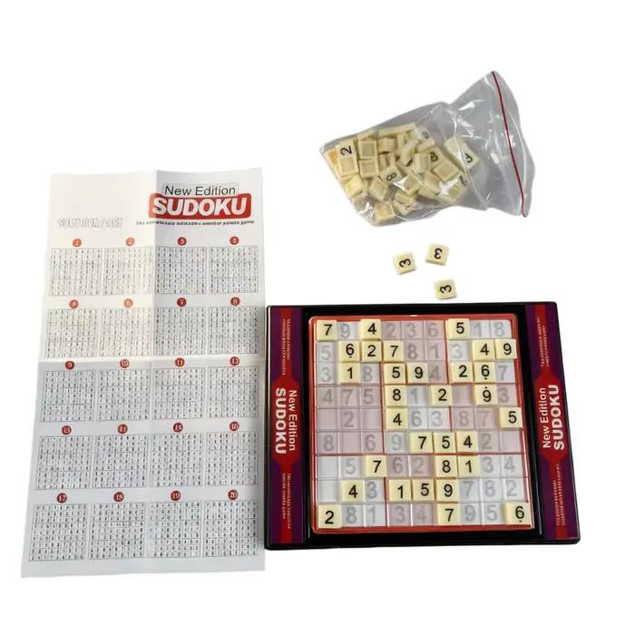 Jeu de Sudoku - jeu de société stratégique. Jeux de lettres