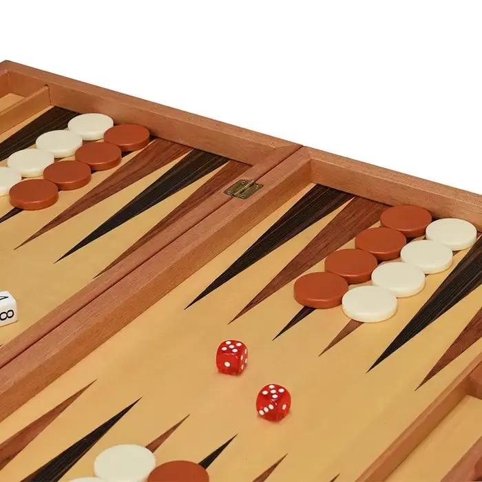 Jeu d'échecs de guerre terrestre occidentale de Backgammon incrusté