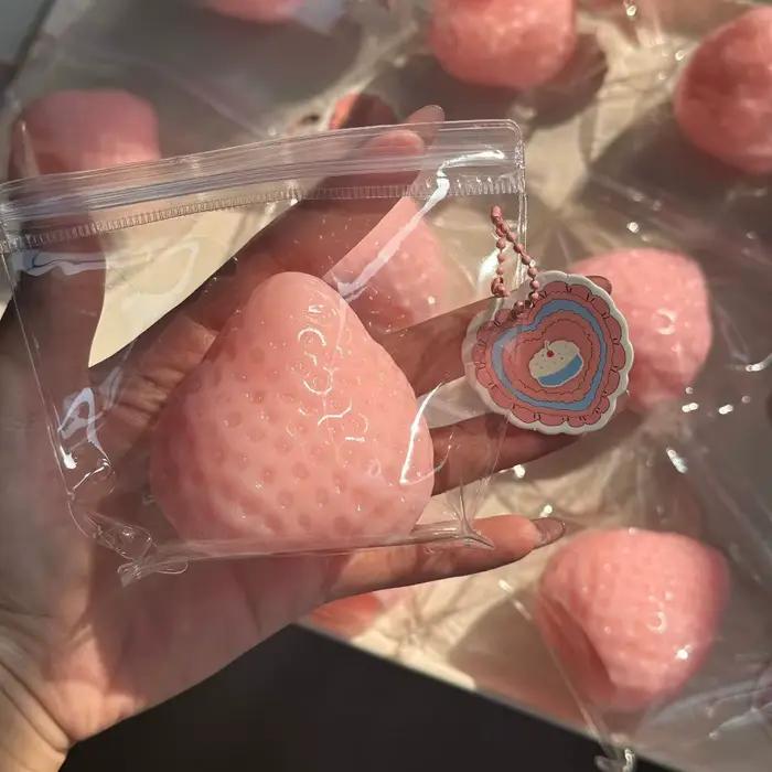 Jouet Fidget Squishy Taba aux fraises