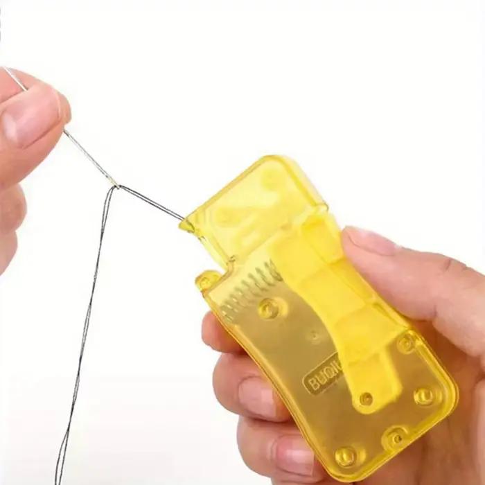 Fourniture de couture en plastique enfile-aiguille automatique jaune clair pour broderie artisanale et création de projets de couture occasions spéciales