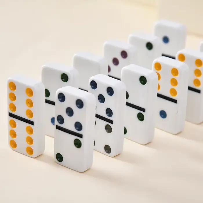 Dominos Double Six, jeu de dominos avec 28 tuiles à points colorés