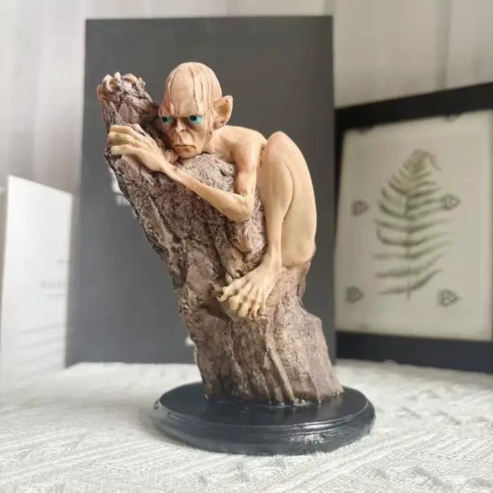 Statue de Gollum colorée