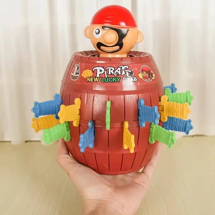 Jouet de pirate amusant en forme de baril