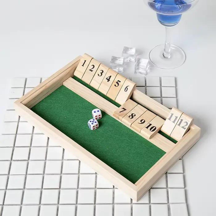 Boîte fermée en bois, jeu de société à dés