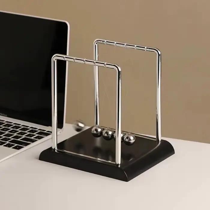 Boules d'équilibre au pendule Newton : décoration de bureau élégante et jouet dynamique éducatif
