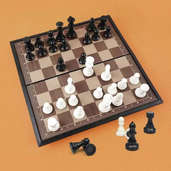 Plateau de jeu d'échecs blanc non magnétique pour stratégie familiale anniversaires Noël Halloween moments partagés