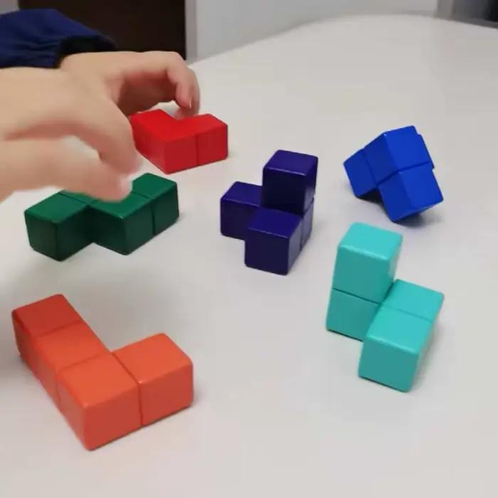 Jouets éducatifs Montessori