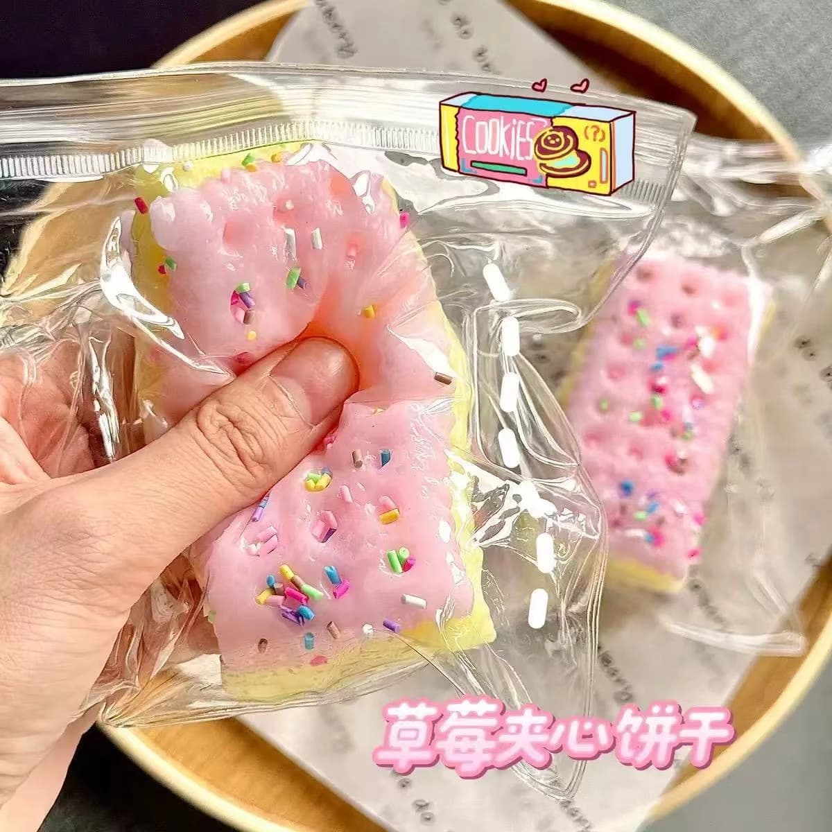 Jouet anti-stress en forme de biscuit sandwich à la crème de fraises, jouet à presser doux, cadeau m