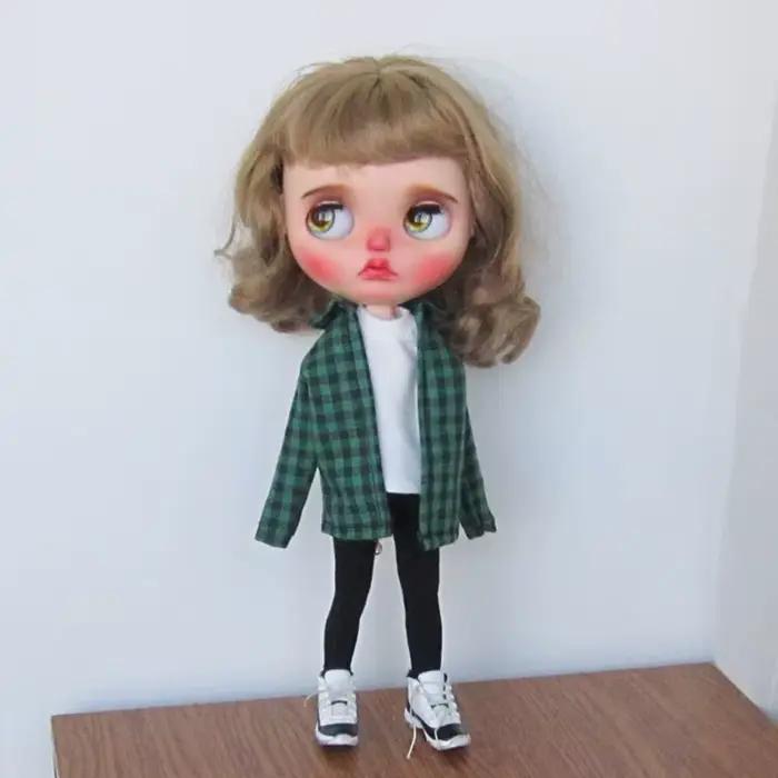 Nouveauté Vêtements Blyth Chemise verte faite à la main et T-shirt blanc pour poupées Blyth OB24 Azo