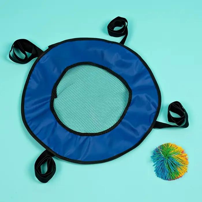 Jeux de lancer et de capture de balles rebondissantes, interaction parent-enfant, amusement en plein