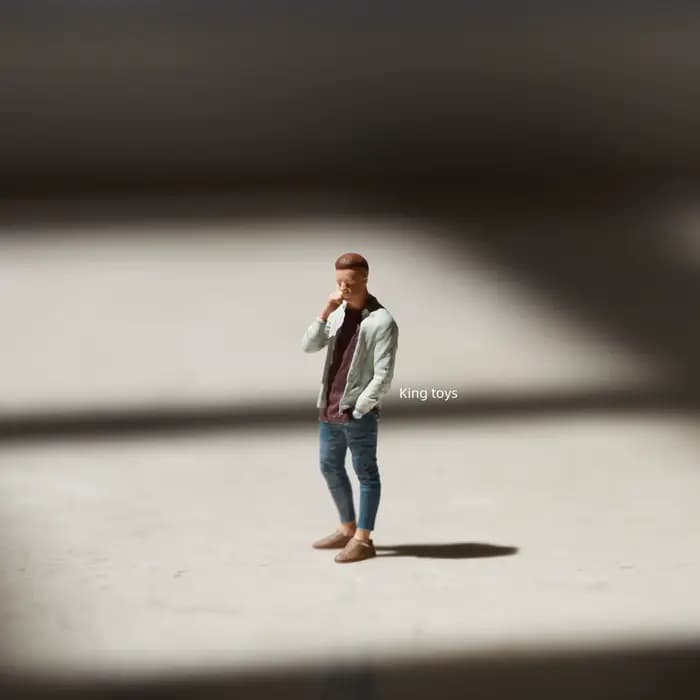 King Toys 1/64 1/87 1/43 Figurines échelle modèle résine Cool Guy téléphone Dioramas moulé sous pres