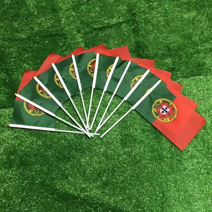 (DRAGONNADE) Drapeau du Portugal 14x21cm en polyester, drapeau portugais à agiter à la main avec mât