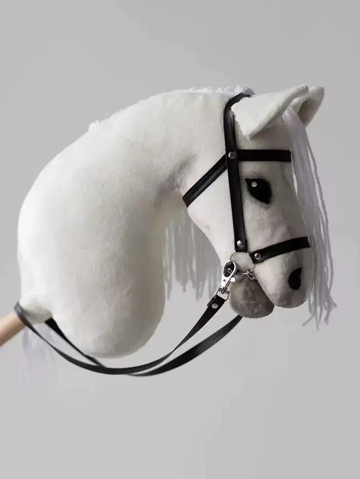 Cheval en peluche sur bâton fait main, poney ludique pour des jeux d'imitation amusants pour les enf
