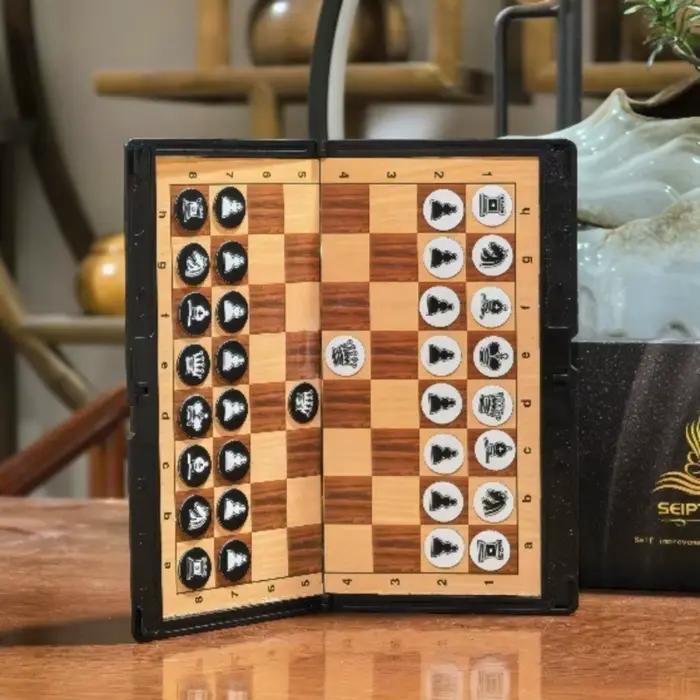 Mini jeu d'échecs avec jeux de voyage magnétiques pliants