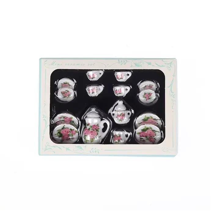 Ensemble de tasses à thé miniatures en porcelaine et céramique