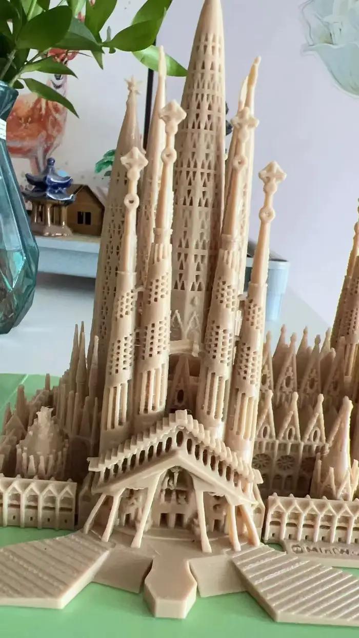 Modèle miniature de sculpture de la Sagrada Familia de Gaudí